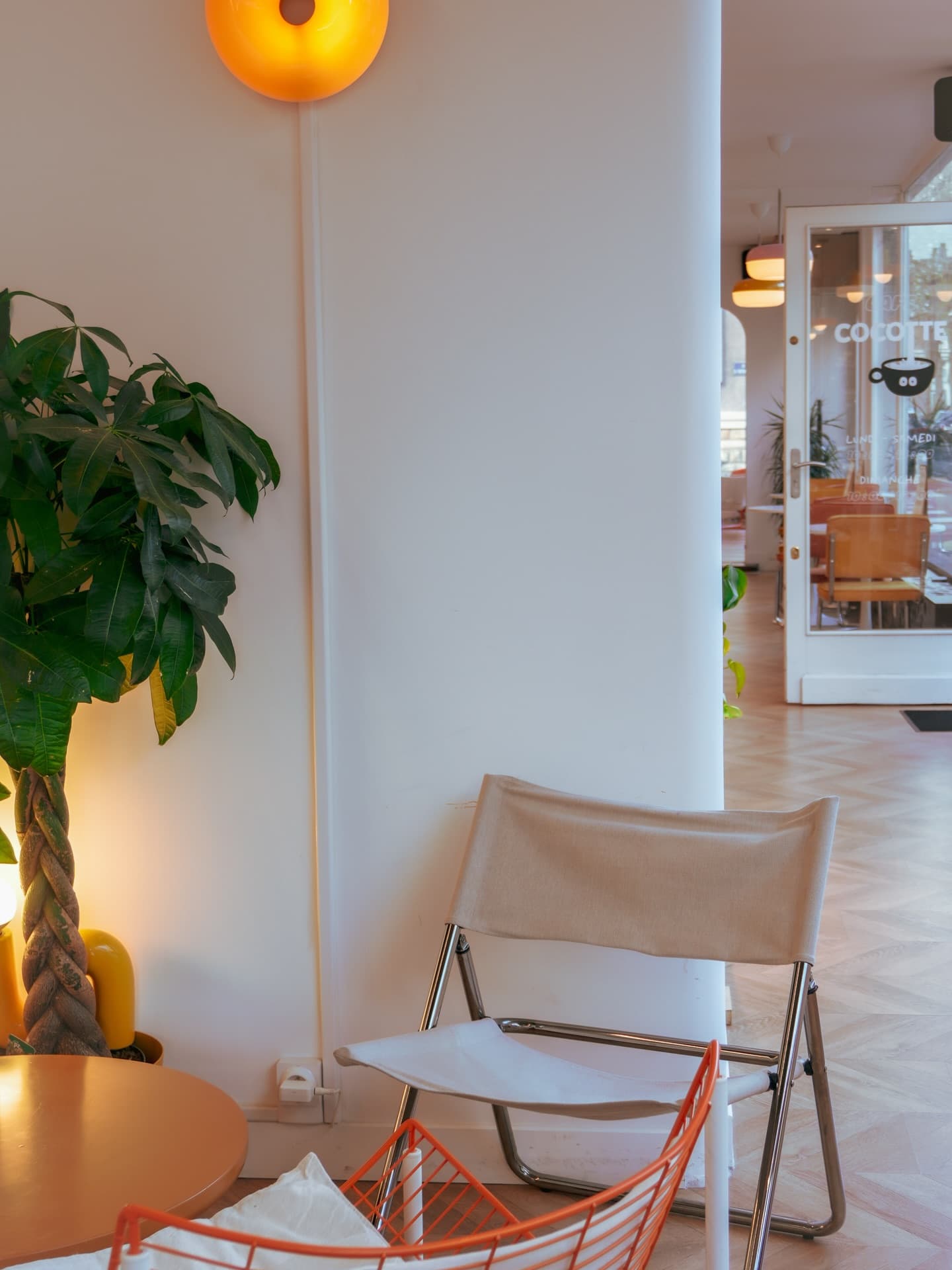 L’entrée du café