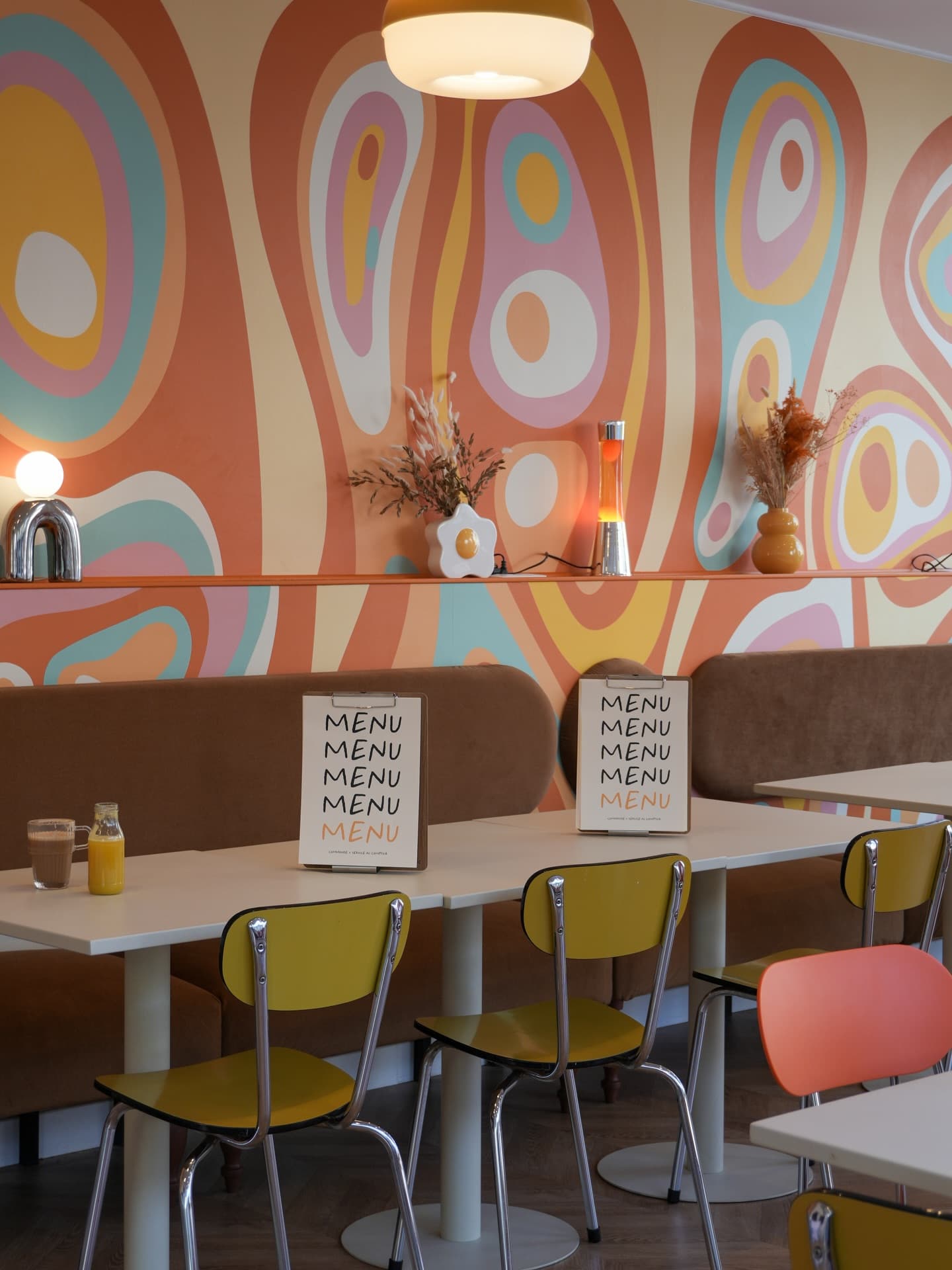 La salle du Café Cocotte, fresque rétro années 70